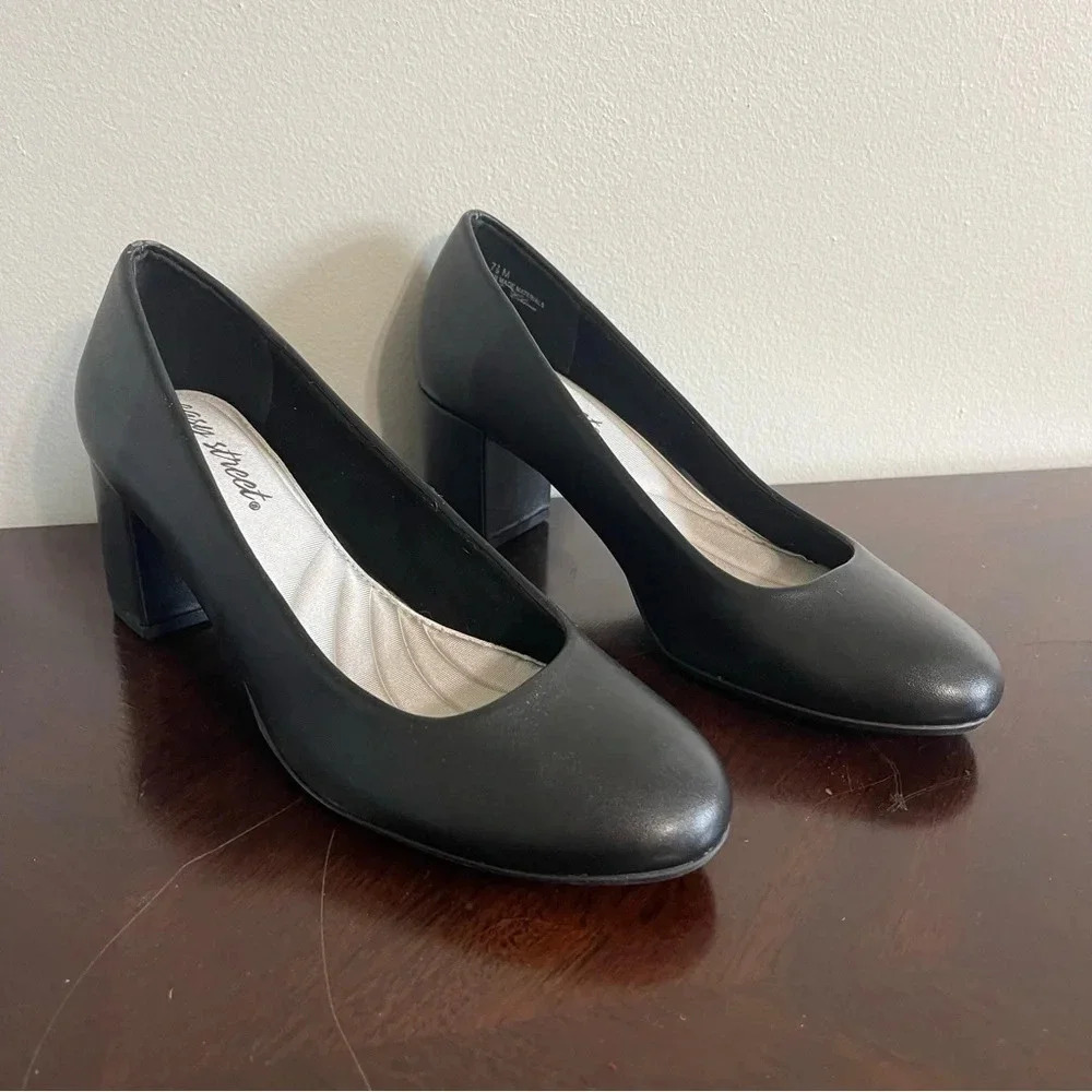 Easy Street Closed Toe Heel Women’s 7.5 M Dress Shoe Black Heels Formal